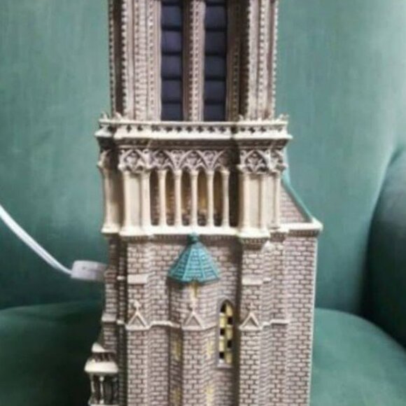 Department 56 Notre Dame Paris (retired) - Picture 2 of 5